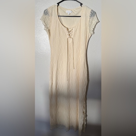 KIRIOUS LOS ANGELES Dresses & Skirts - Kirious Los Angeles Cream Lace Maxi Dress with Tie-Front Detail Women’s Small